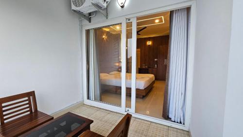 Aluva Bed & Breakfast | Dew River Castle Lake View Stay Aluva Cochin