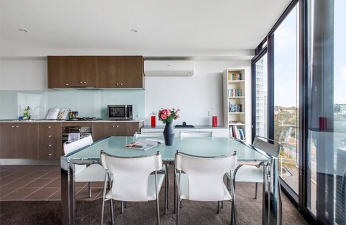 Melbourne Apartment | Digital Nomad Dreaming across from Albert Park