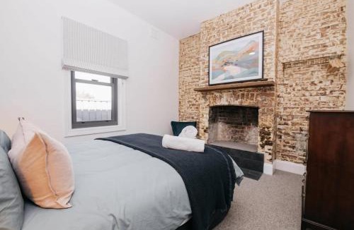 Orange House | Dimby Cottage Beautifully Restored Heritage Home
