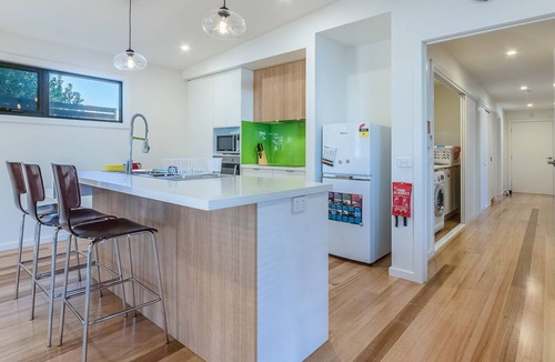 Cowes House | Disabled access and wheelchair friendly, pets allowed, disabled bathroom