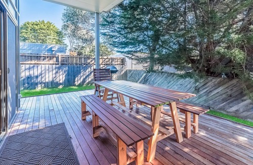 Cowes House | Disabled access and wheelchair friendly, pets allowed, disabled bathroom