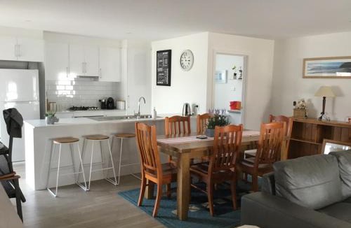 Warilla House | Discover Warilla Bright and Airy Townhouse