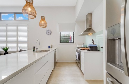 Pottsville House | Dog-Friendly Beach House @ Black Rocks by uHoliday
