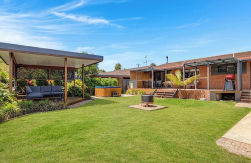 Surfside House | Dog Friendly, Spa and Beaches- Surfside Family Home