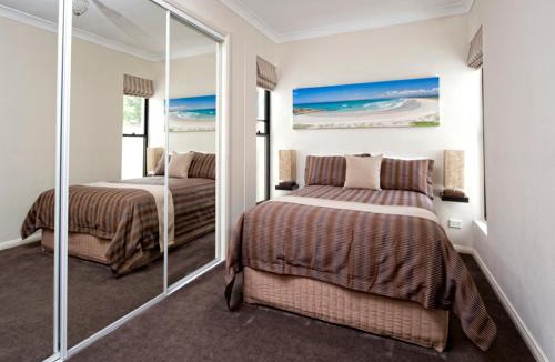 Vincentia Hotel | Dolphin Shores