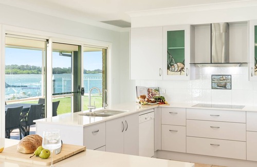 Yamba House | Dolphin View - Elegant Waterfront Haven - Holiday Yamba