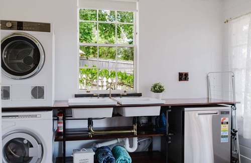 Milton House | Donovan's Cottagen - Close to Milton Delights