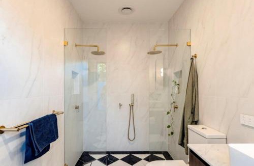 Camden Head House | Dooragan Executive Beach House - Dunbogan