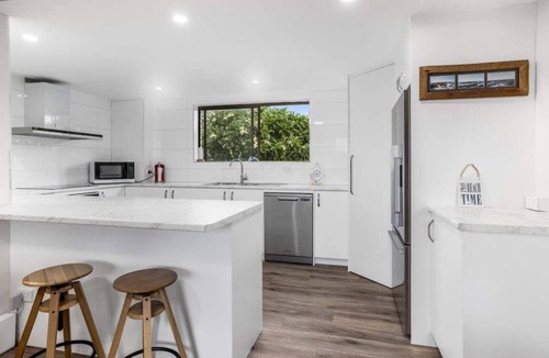 Banksia Beach House | Dunebean Fairway Retreat