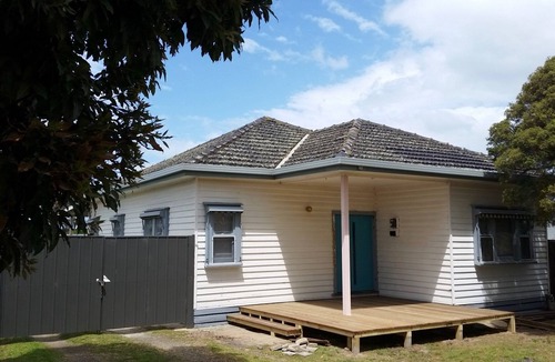 St Leonards House | Dunstans Rest - A short Stroll from the pier and shops.