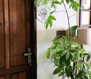 Thiruvananthapuram House | Earth Elements Room by Hexa