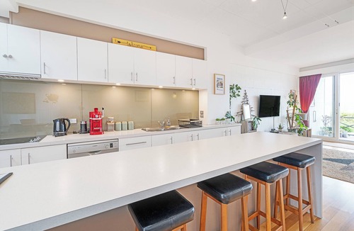 Lindisfarne House | Eastern Shore Escape Panoramic Modern Comforts