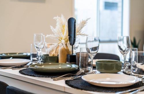Loganlea House | Easy Days & Soft Mornings between BNE City & GC - Holiday Home