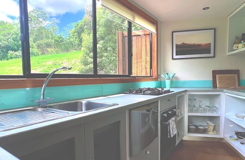 Smiths Creek Ski Chalet | Ecoasis Sunrise Chalet – Romantic Rainforest Haven