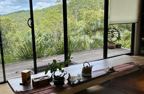 Smiths Creek Ski Chalet | Ecoasis Sunrise Chalet – Romantic Rainforest Haven