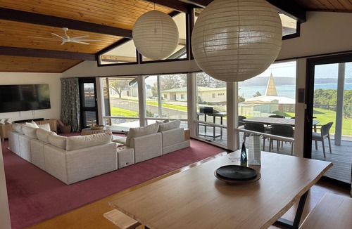 Eden House | Eden Niu – Magnificent Ocean Views and close to everything!