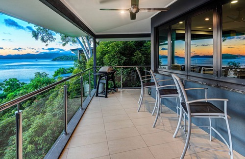 Hamilton Island Villa | Edge 2 Hamilton Island - absolute oceanfront, golf buggy and transfers