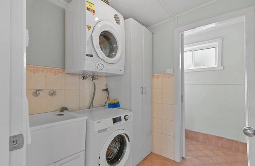 Glenroi House | Edward St - Cosy & Spacious, Pet Friendly