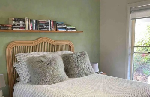 St. Georges Basin House | Effortlessly Combines Modern Charm With Homey Comfort