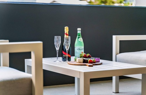 Terrigal Apartment | Elegance on Pine by Coast Hosting