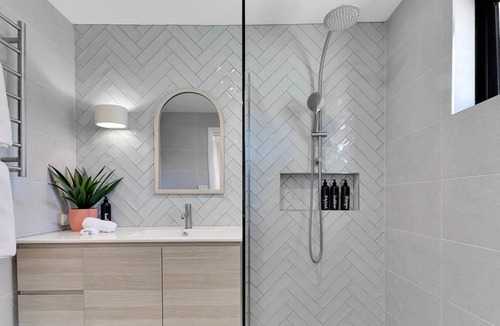 Calare Apartment | Eliza Escape - Luxe 1 Bedroom Apartment