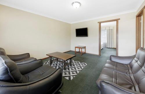 Blackburn North Cabin | Elizabethan Lodge