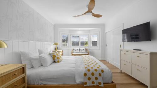 Coffs Harbour House | Ellie's Holiday Escape - Pool, Romantic, Fireplace