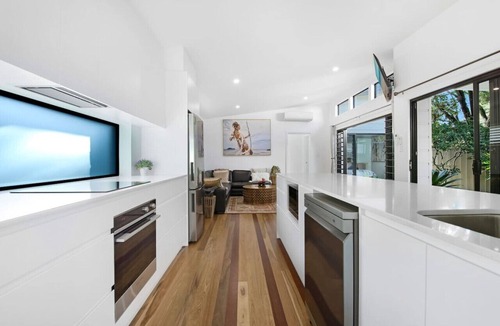 Coffs Harbour Apartment | `Elvis on Brodie` - luxury boutique accommodation
