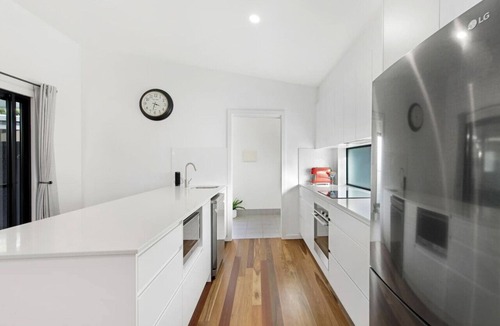 Coffs Harbour Apartment | `Elvis on Brodie` - luxury boutique accommodation