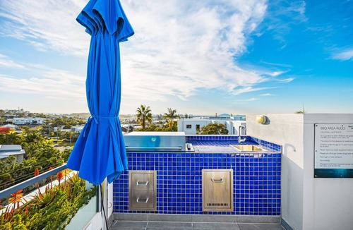Alexandra Headland Apartment | Elysee Beachside 2 Bedroom Apartment