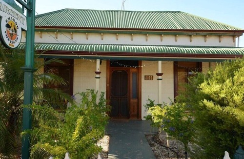 Broken Hill Cottage | Emaroo Argent Cottage