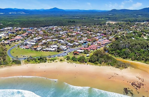 Emerald Beach Apartment | Emerald Hub 2 is a self-contained flat attached to the main house with access to a swimming pool