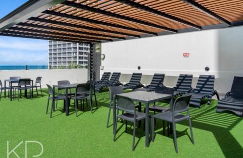 Surfers Paradise Apartment | Emerald Sky Retreat