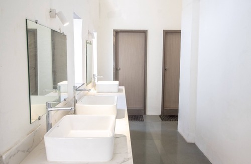 Dhobitalao Hostel | Empire Royale Hotel - Hostel
