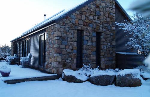 Jindabyne House | Emu Rest Touchdown Cottages