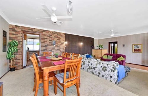 Cessnock House | Entertainer with Pool Cessnock
