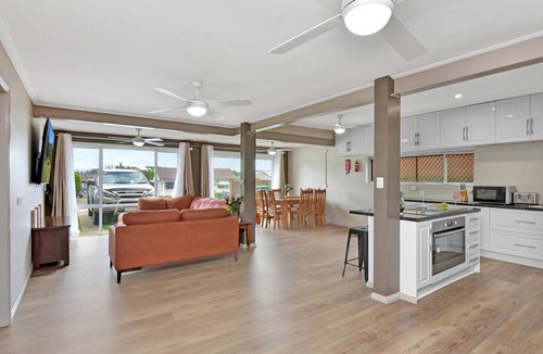 Cessnock House | Entertainer with Pool Cessnock