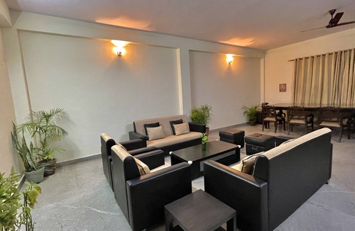Gurugram House | entire 3bhk with big hall n kitchen on ground flr