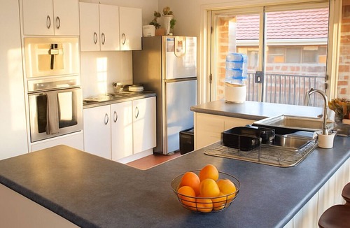 Banora Point House | Entire Peaceful Home with Private Pool & Waterfall walk - Banora Point