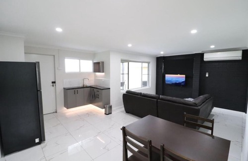 Dora Creek Apartment | ENTIRE WATERFRONT UNIT free WIFI