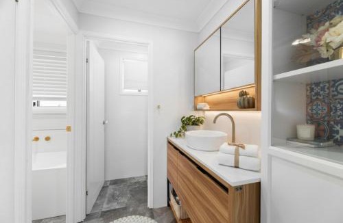 Mount Annan House | Escape from Relaxing Poolside House 3B