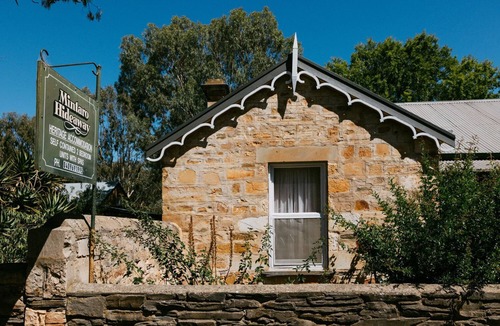 Upper Wakefield Cottage | Escape & Step Back in Time. Spa Wood Fire 4 Poster Bed! Mintaro Hideaway Scholar