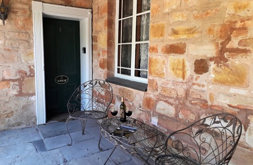 Upper Wakefield Cottage | Escape & Step Back in Time. Spa Wood Fire 4 Poster Bed! Mintaro Hideaway Scholar