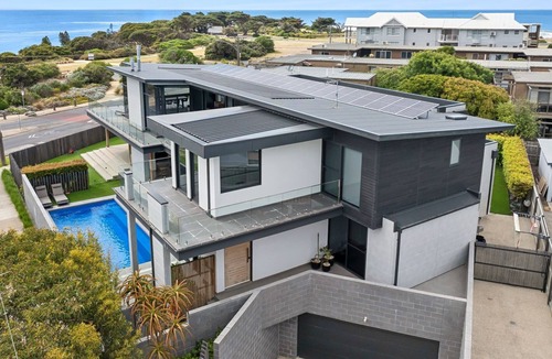Torquay House | Esplanade Ultimate Luxury Pool & Ocean Views