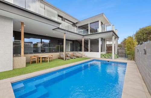 Torquay House | Esplanade Ultimate Luxury Pool & Ocean Views
