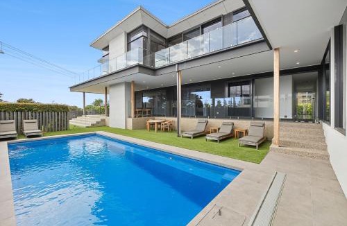 Torquay House | Esplanade Ultimate Luxury Pool & Ocean Views