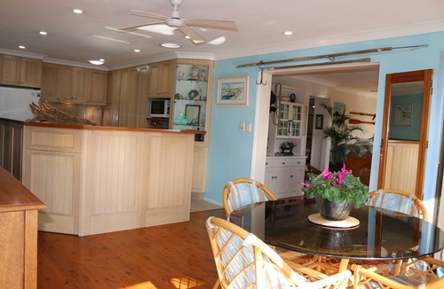 Diamond Beach House | EV-Friendly Dog Friendly Beachside Stay - Pool+Firepit