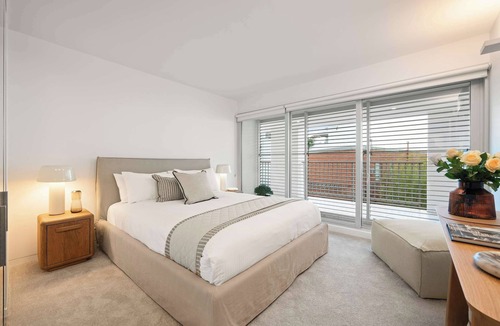 Bondi Beach Apartment | Exclusive Pacific Building Apt with Ocean Views