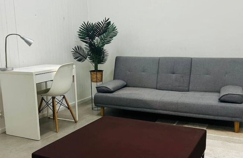 Brunswick East House | Exec Suite (Workaholics Paradise)