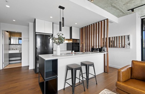 Cremorne Apartment | Executive 2-Bed Apartment with Views, Gym and Spa